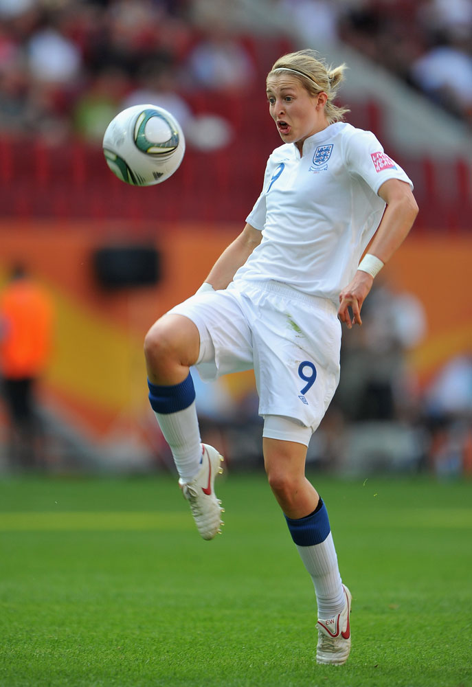 Ellen White scores for England against Japan